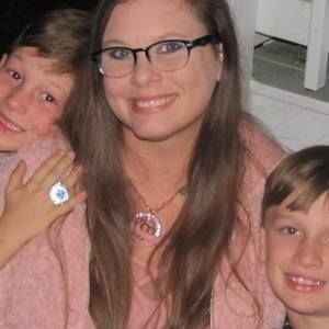 Meet your Posher, Dee dee